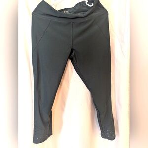 Green Capri workout pants